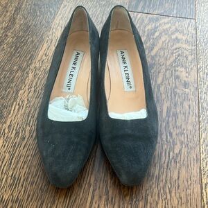 Suede 1” pump
